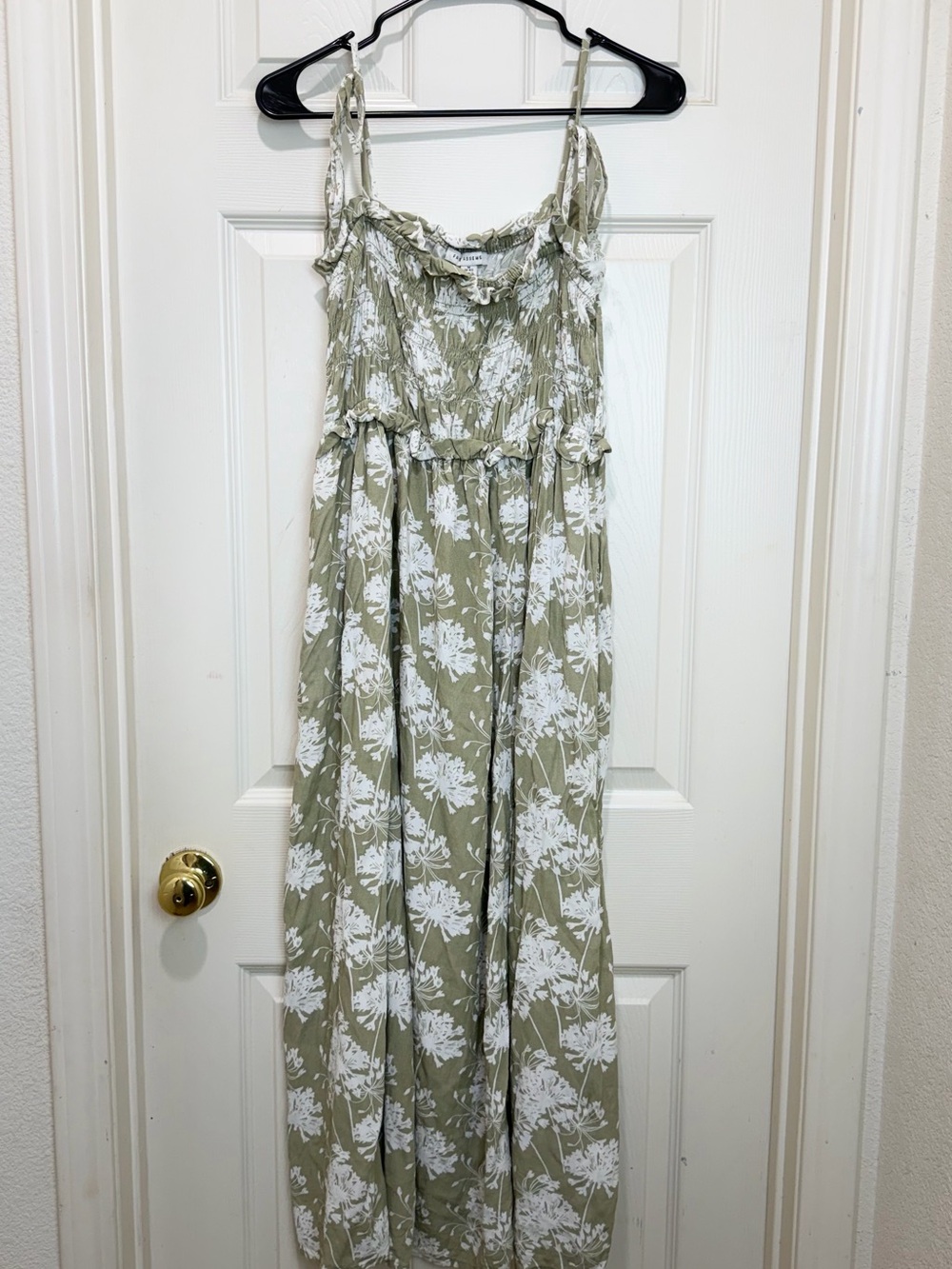 Free Assembly Floral Tie-Shoulder Smocked Maxi Dress Sz M - Picture 3 of 9